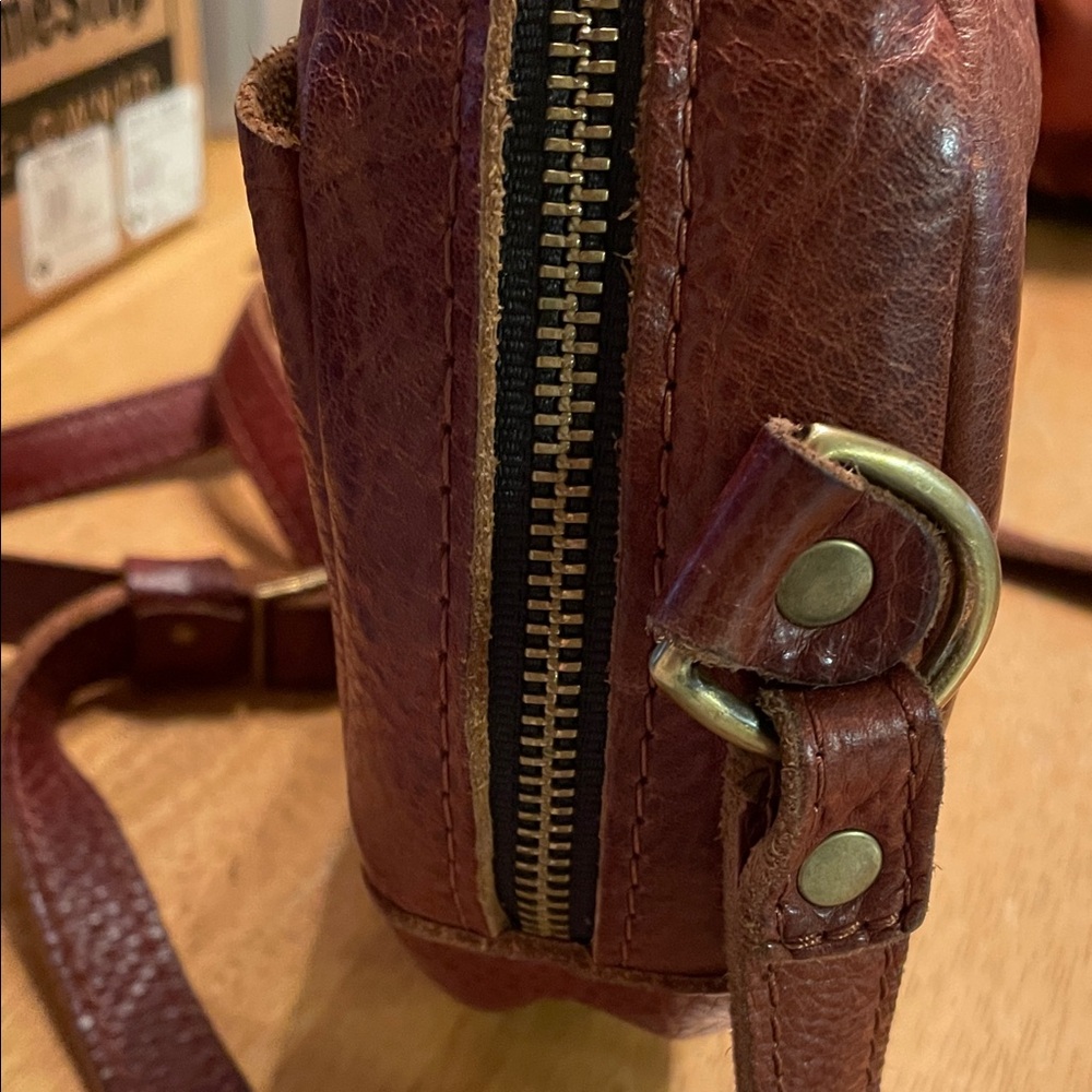 Portland Leather Circle Crossbody - Picture 5 of 14